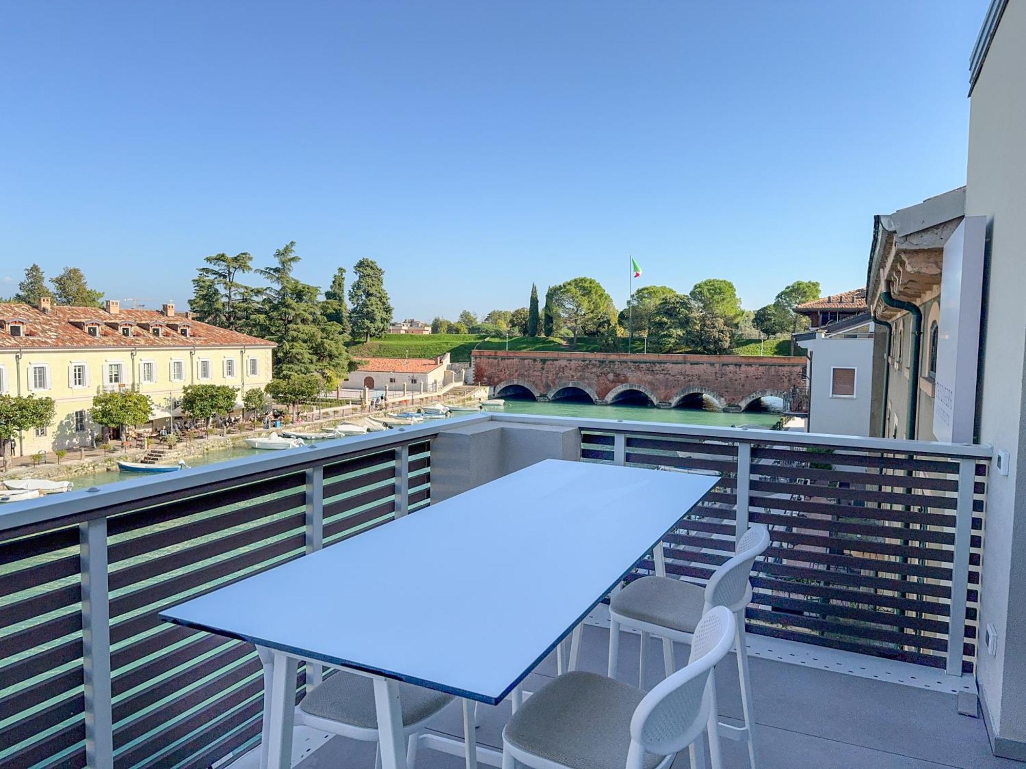 Palazzo Cordigero - Apartments Пескиера дел Гарда Екстериор снимка