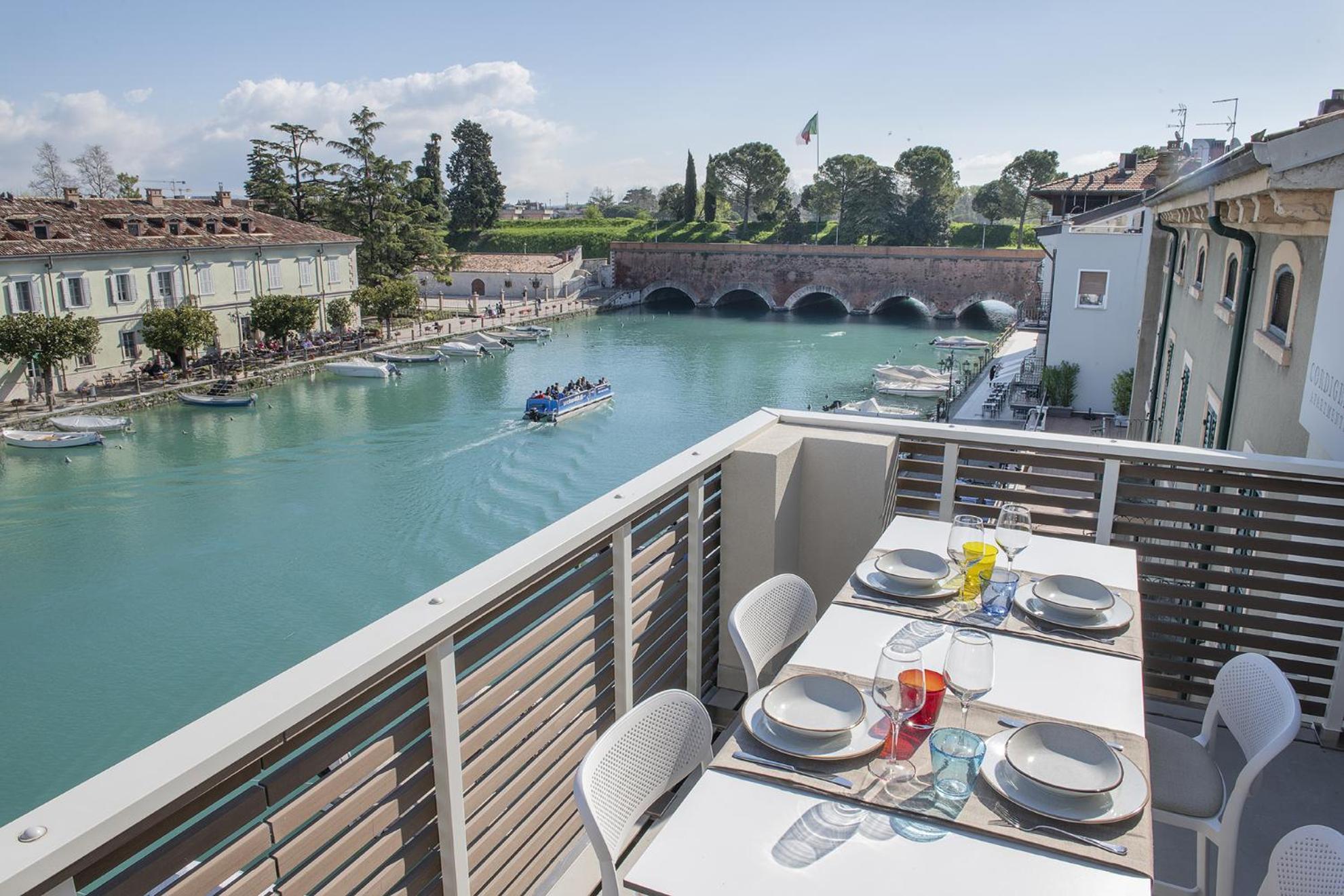 Palazzo Cordigero - Apartments Пескиера дел Гарда Екстериор снимка