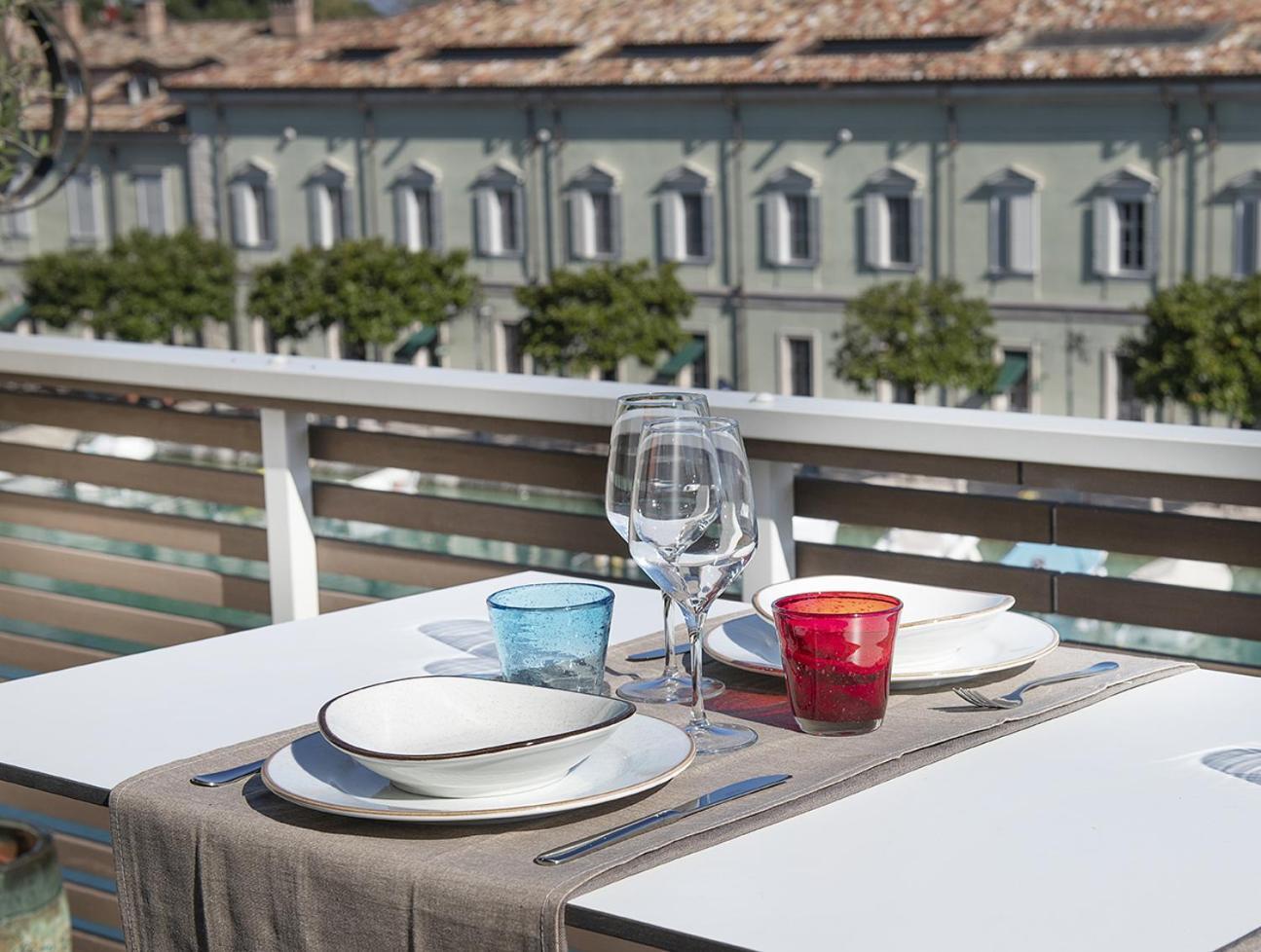 Palazzo Cordigero - Apartments Пескиера дел Гарда Екстериор снимка